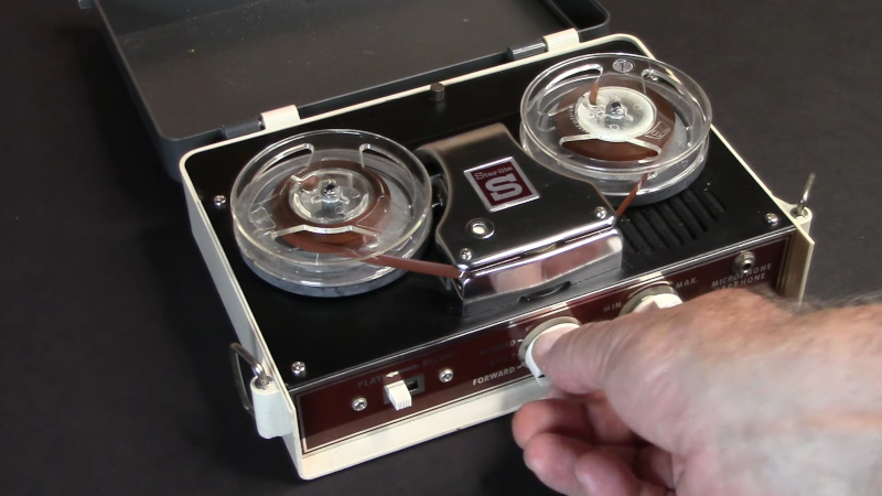 not-repairing-an-old-tape-recorder