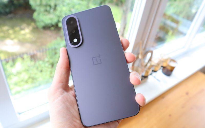oneplus-has-nailed-the-nord-5-–-but-forgot-to-make-it-stand-out
