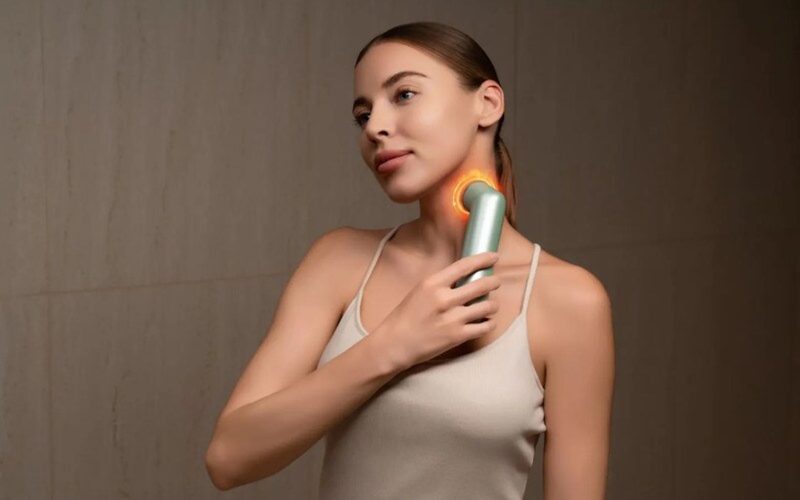 nanoleaf’s-vibrating-lightcare-wand-blasts-your-body-with-leds