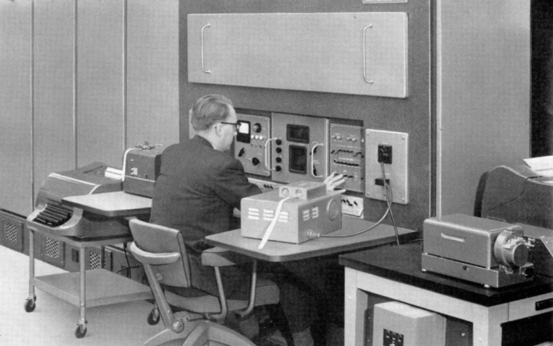 first-transistor-computer-reborn