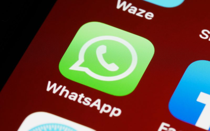 whatsapp-is-breaking-down-language-barriers-with-new-in-app-translations