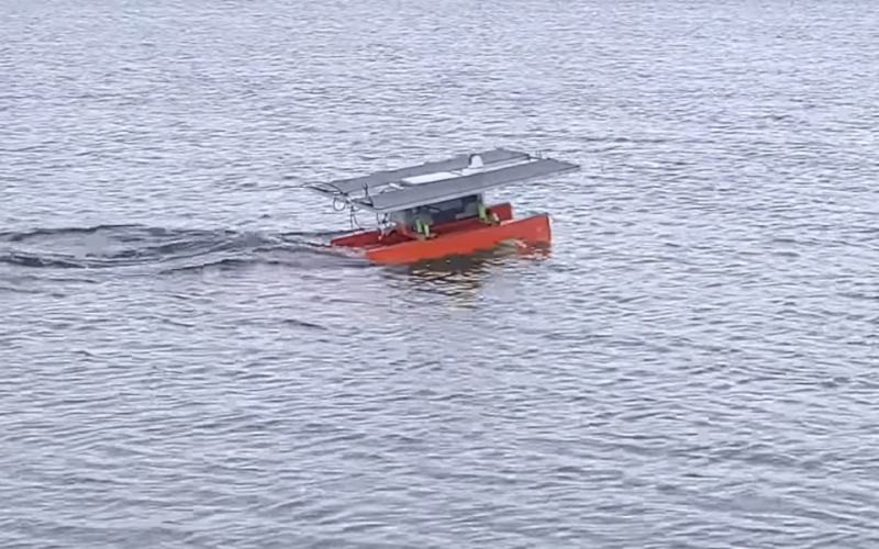 solar-powered-rc-boat-has-unlimited-range