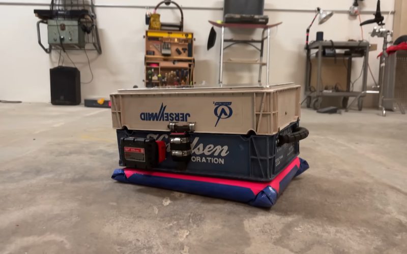 hovercraft-suitcase-gives-your-luggage-a-smooth-ride
