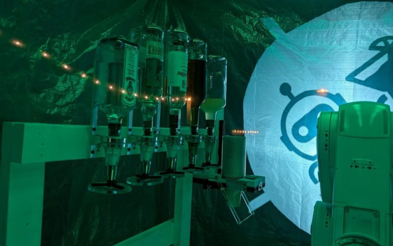 robot-bartender-is-the-life-of-the-party