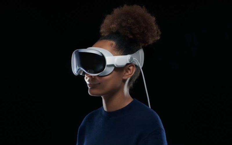 apple-reportedly-shelves-lighter-vision-pro-to-focus-on-smart-glasses