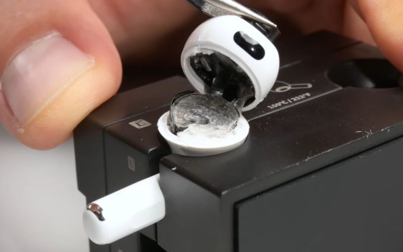 apple’s-continuing-failing-repair-score-with-the-airpods-pro-3