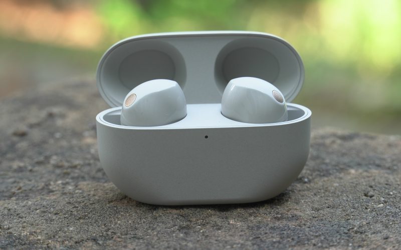these-five-star-earbuds-are-now-cheaper-than-both-apple-and-bose’s-offerings
