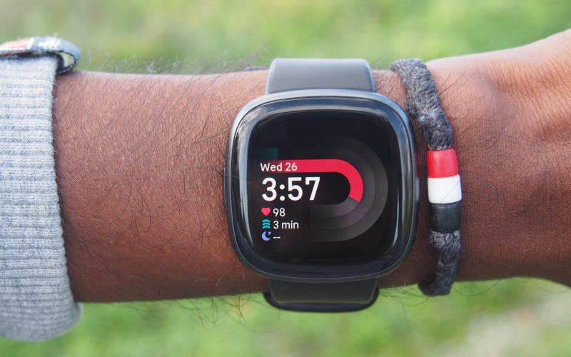 don’t-spend-a-fortune-on-fitness-trackers-when-the-fitbit-versa-4-is-this-cheap