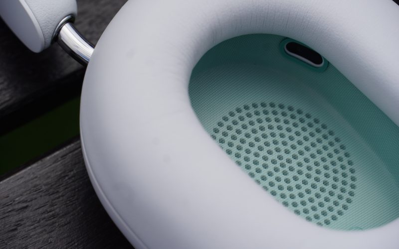 sonos’-massively-underrated-headphones-are-now-a-bargain-for-binge-watchers