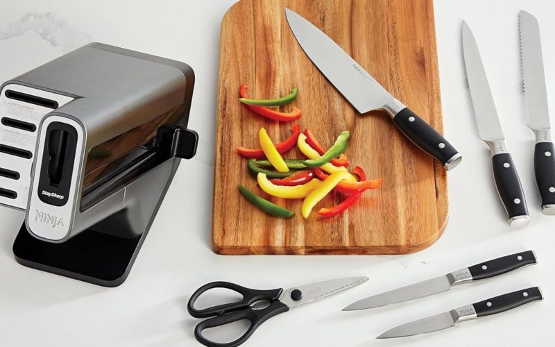 take-the-hassle-out-of-christmas-dinner-prep-with-this-black-friday-knife-block-deal