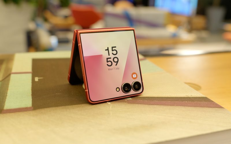 samsung’s-stylish-z-flip-7-is-a-must-have-with-this-black-friday-deal