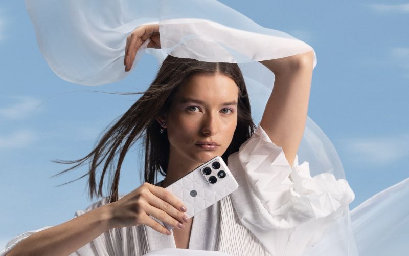 motorola-already-has-a-phone-with-the-latest-pantone-colour-of-the-year